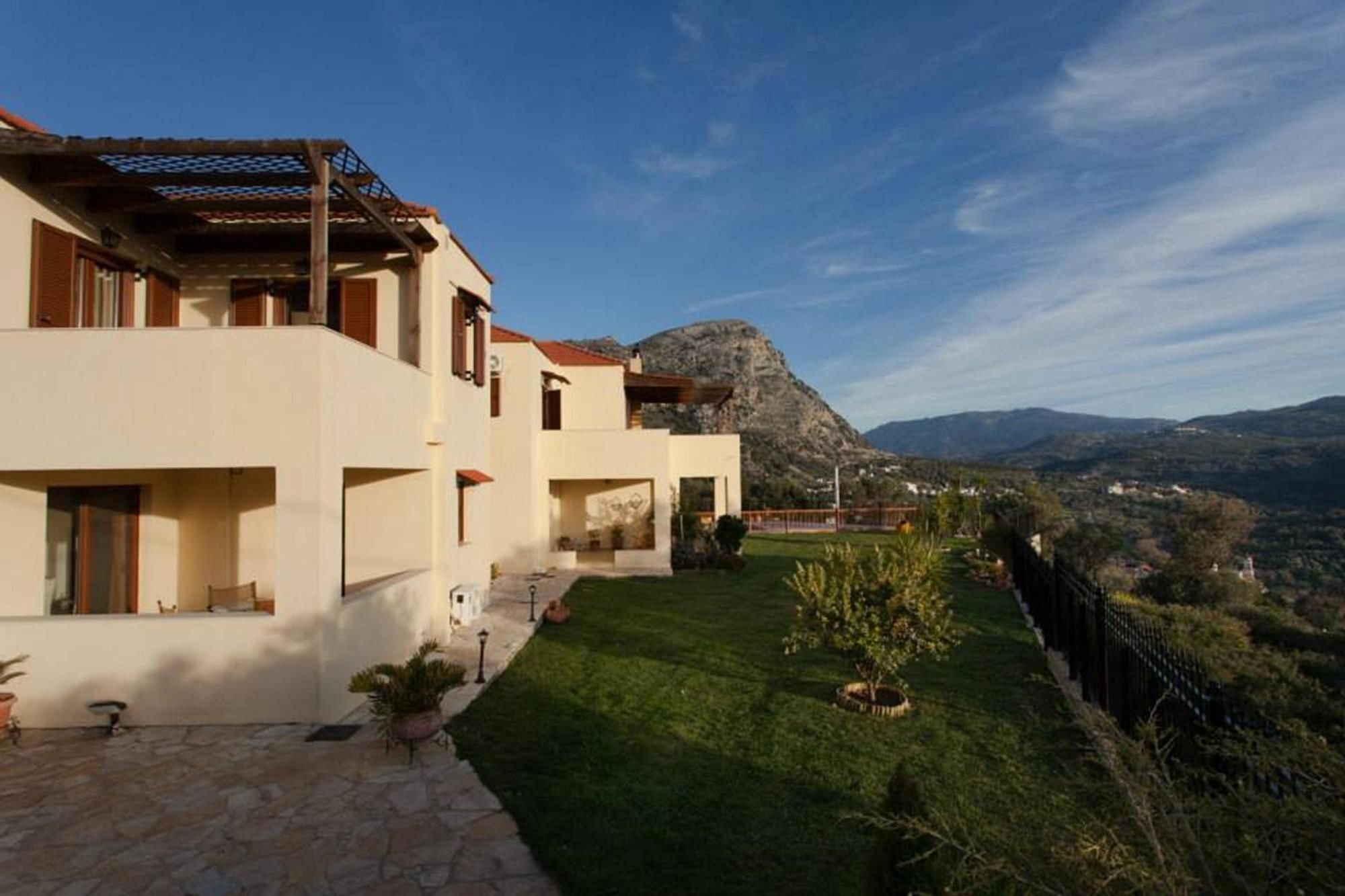 Louloudis Villa Spilion Luaran gambar