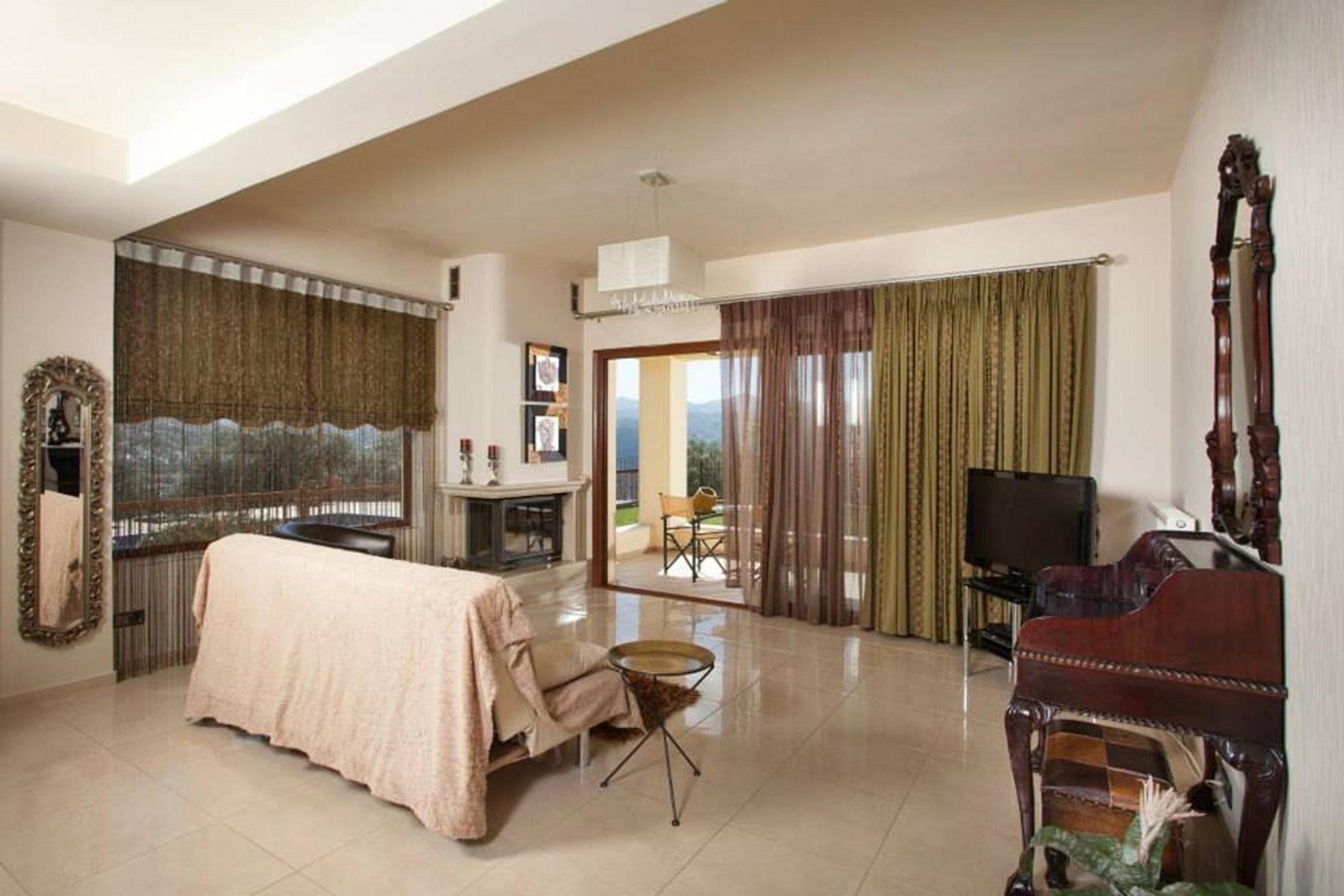 Louloudis Villa Spilion Luaran gambar